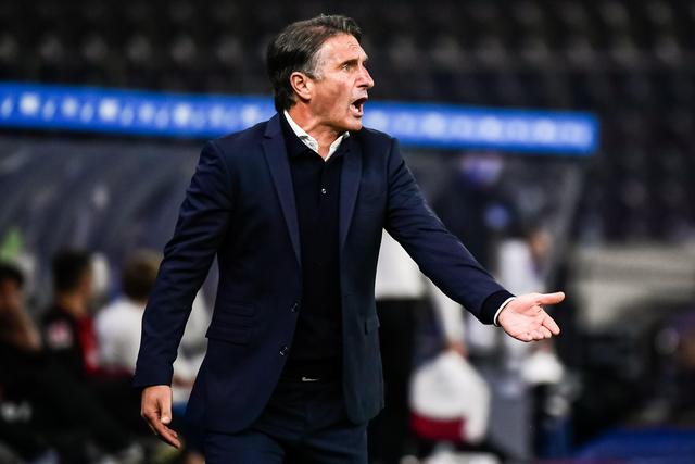 世体：巴萨本轮西甲将穿白色球裤致敬经典