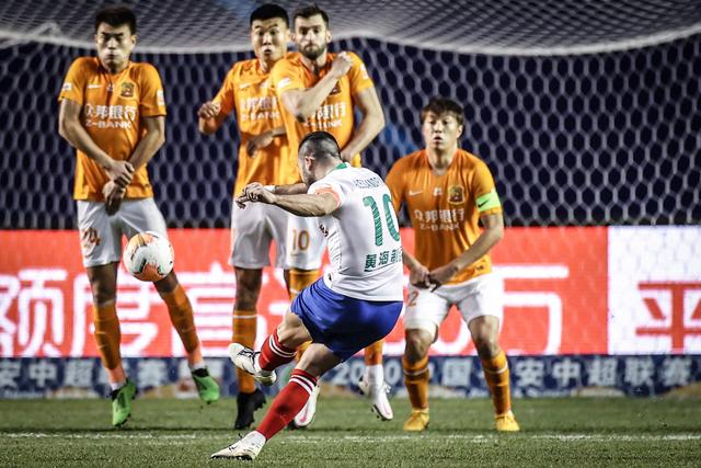 解说:李凯尔不适合中国队 但敬佩他的职业精神